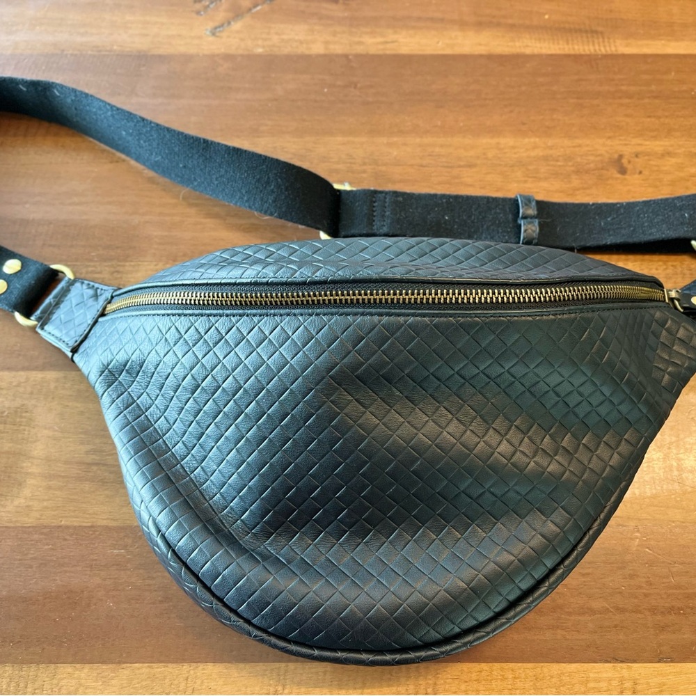 ANDAR Tatum Bag in Black Woven Leather
